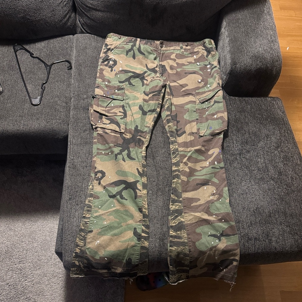 MNML Bootcut Cargo Pants - Camo - Camo